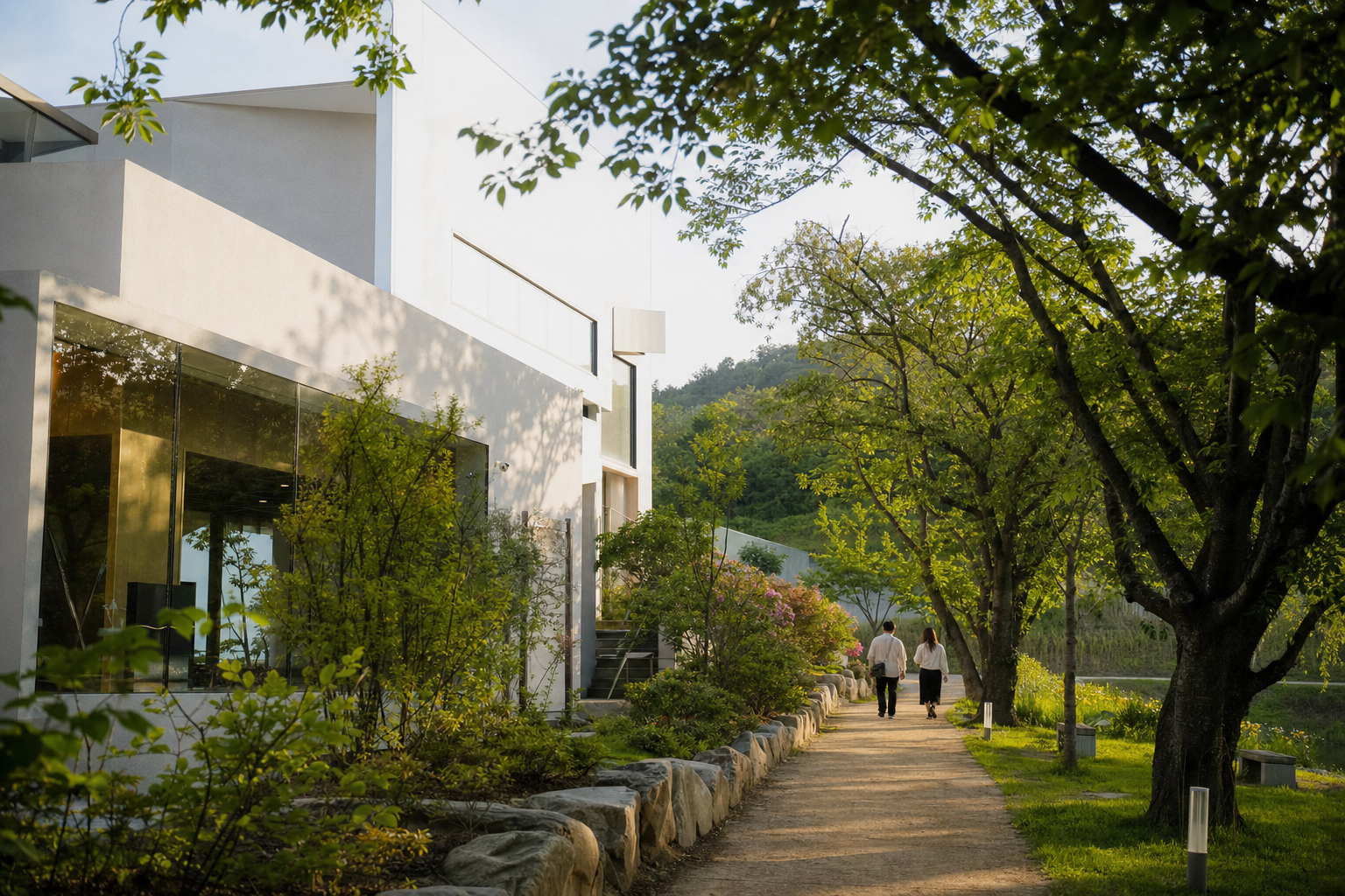 무안 예술 산책길과 전시 공간을 걷는 여행 장면