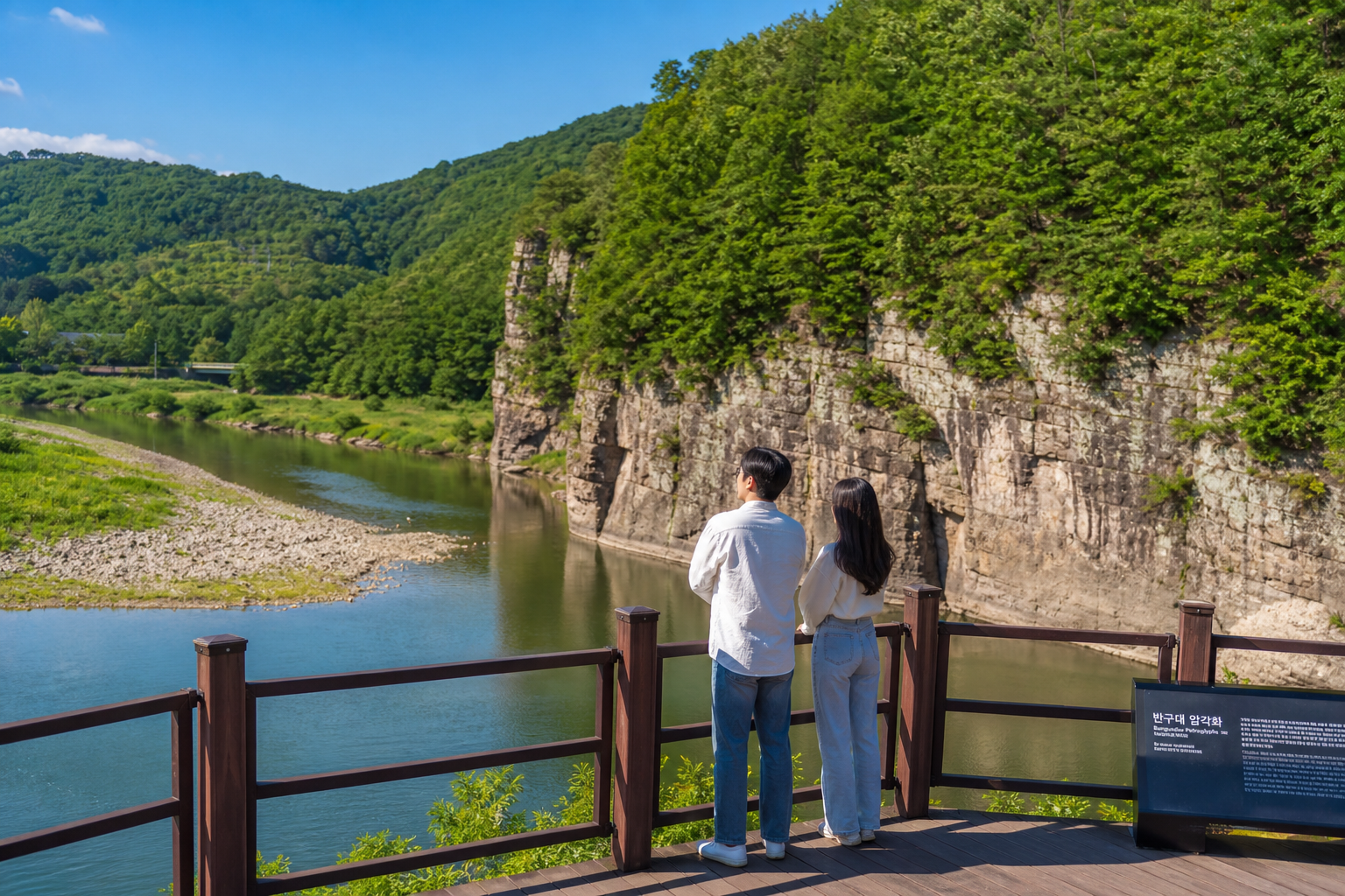 울산 울주 반구대 암각화 전망 구간과 대곡천 풍경