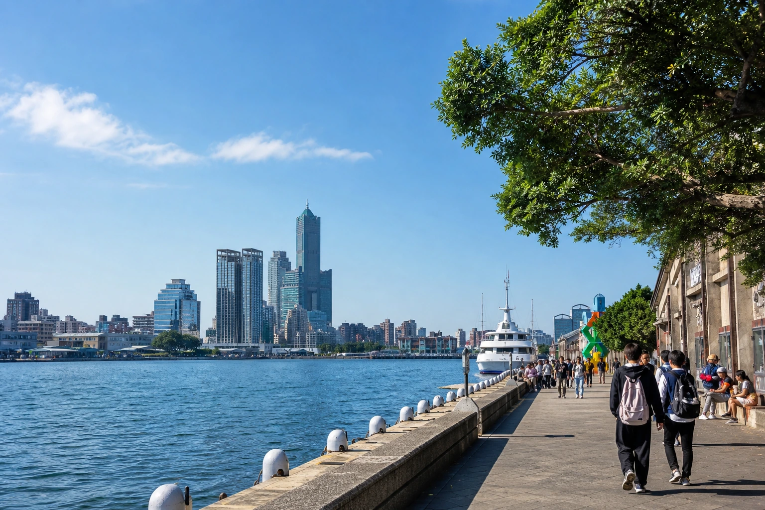 가오슝 항구 산책로와 보얼예술특구 분위기가 보이는 남부 도시 풍경