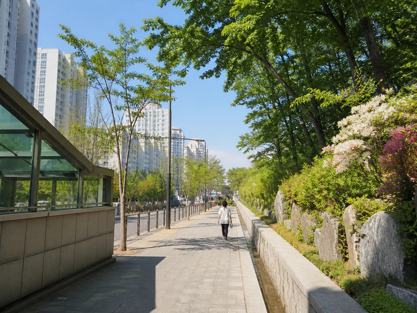 안양역에서 안양예술공원으로 이어지는 도보 산책 출발 장면
