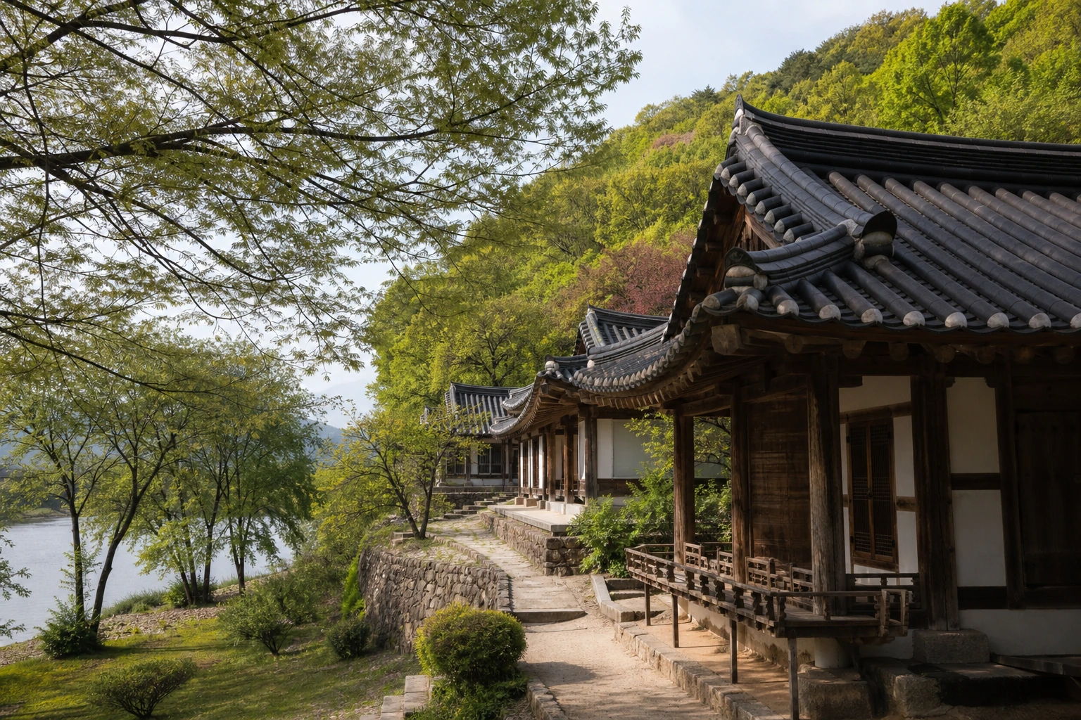 장성 여행 동선에서 먼저 들르기 좋은 고즈넉한 필암서원 전경