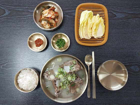 우도식당 접짝뼈국과 밥 반찬 상차림